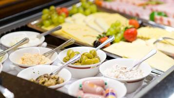 Daily local cuisine breakfast for a fee