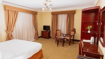 1 dormitorio, minibar, caja fuerte y decoración individual