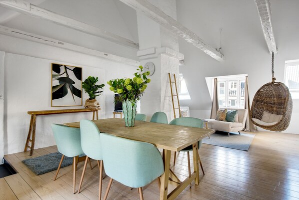 Dining - Main 2 - Cute 2-Bdr Apt in Central Copenhagen (København)