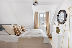 1 dormitorio, tabla de planchar con plancha, Internet y ropa de cama