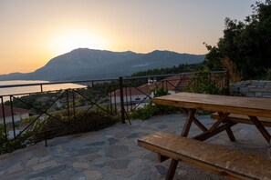 Outdoor dining - House with with a spectacular sea view (Koumeika)