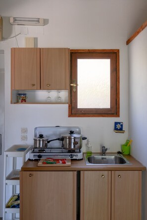Fridge, oven, stovetop, coffee/tea maker - House with with a spectacular sea view (Koumeika)