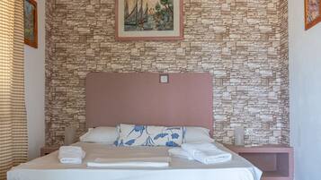 1 dormitorio, tabla de planchar con plancha, Internet y ropa de cama