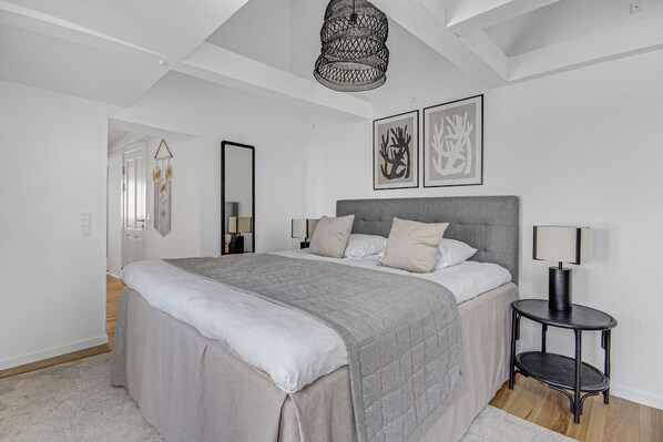 2 bedrooms, iron/ironing board, Internet, bed sheets