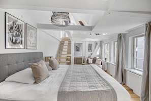 2 bedrooms, iron/ironing board, Internet, bed sheets