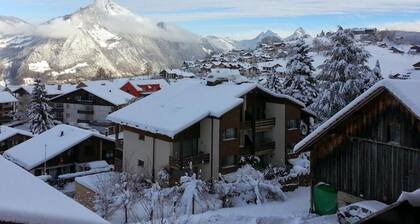 Elfe Apartments Studio for 2 adults, balcony with lake and mountain view