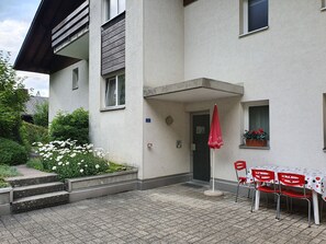 Outdoor dining - Elfe-Apartments Studio Apartment for 2 guests (Emmetten)