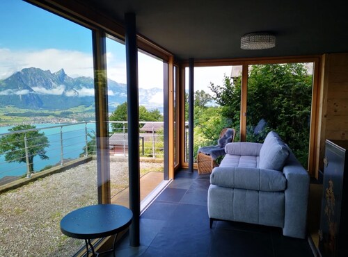 Chalet mit Panoramablick auf das Oberland und den Thunersee