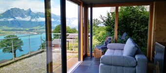 Chalet with panoramic views of the mountains of the Oberland and Lake Thun