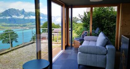 Chalet mit Panoramablick auf das Oberland und den Thunersee