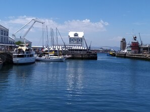 Marina - Two Bedroom Apartment - fully furnished and design in V&a Marina Residential (Cape Town)