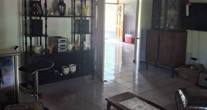 Healing 3-bed Retreat - Sleeps 3, Hot Tub & Pool