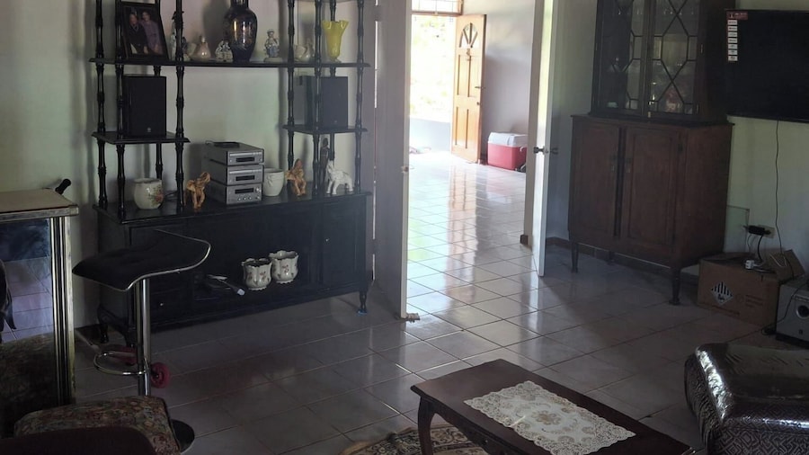 Healing 3-bed Retreat - Sleeps 3, Hot Tub & Pool