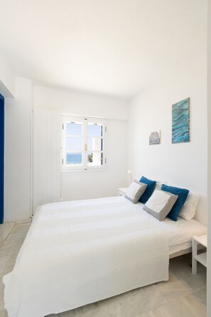 3 habitaciones, tabla de planchar con plancha y acceso a internet 