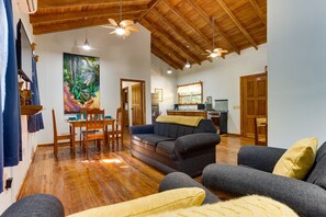 Smart TV - Downtown 2BR with Great Price & Perfect Location! (Placencia)