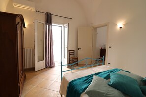 2 habitaciones, tabla de planchar con plancha, internet y ropa de cama 