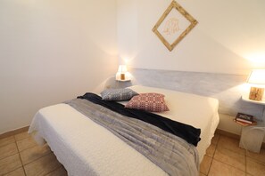 1 chambre, fer et planche à repasser, Wi-Fi, draps fournis