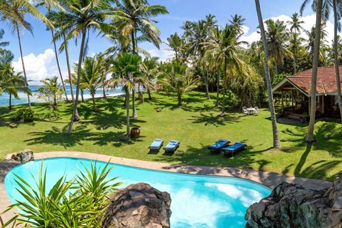 VILLA WELIGAMA
"Your seaside home"