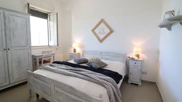 1 bedroom, iron/ironing board, internet, bed sheets