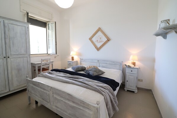 1 bedroom, iron/ironing board, Internet, bed sheets
