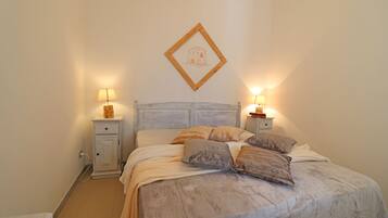 1 bedroom, iron/ironing board, Internet, bed sheets
