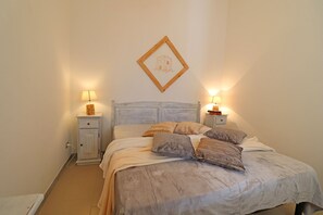 1 bedroom, iron/ironing board, Internet, bed sheets - Montepulciano house in Torre Santo Stefano in Otranto 4 places (Otranto)