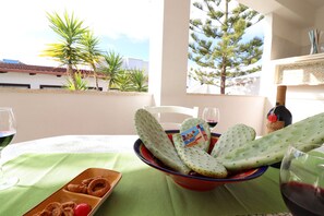 Outdoor dining - Montepulciano house in Torre Santo Stefano in Otranto 4 places (Otranto)