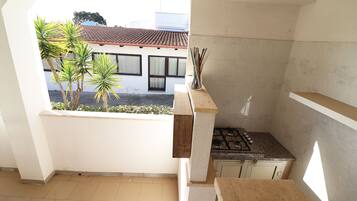 Fridge, microwave, stovetop, cookware/dishes/utensils
