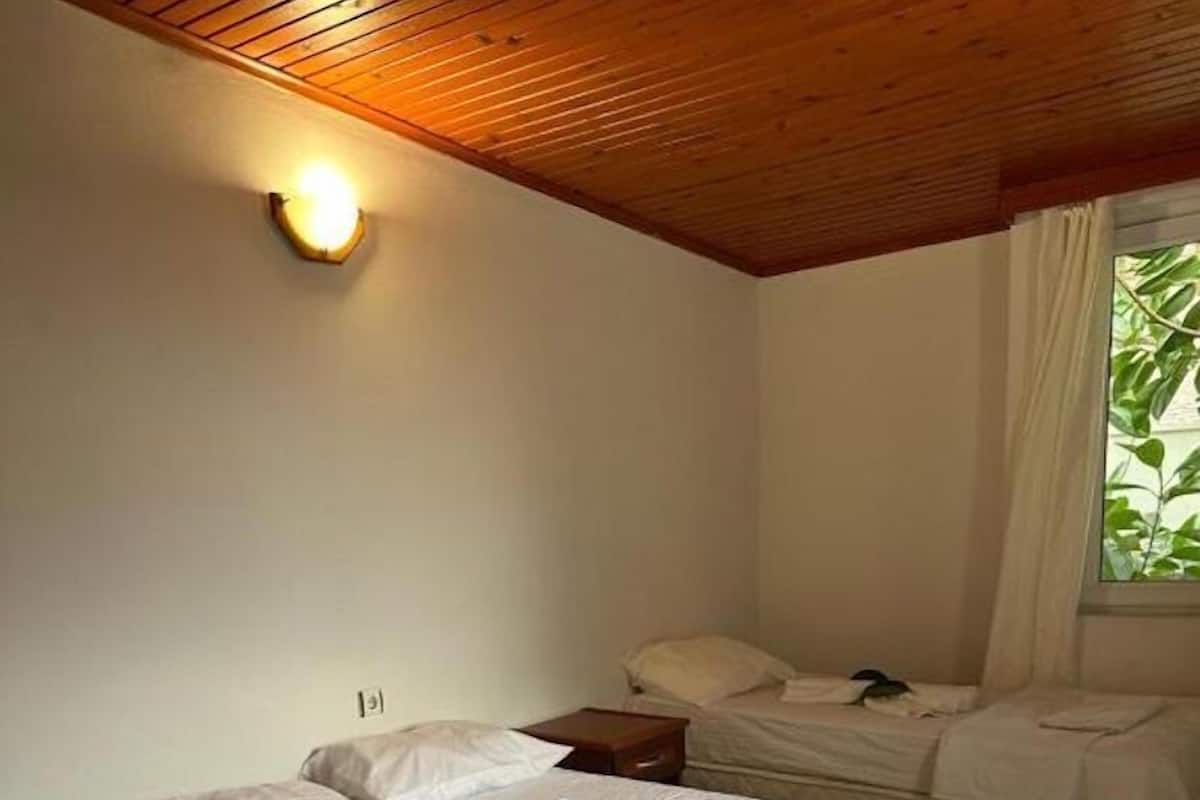 Family Room | Minibar, free WiFi, bed sheets