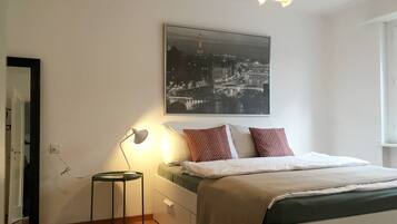 1 chambre, fer et planche à repasser, accès Internet, draps fournis