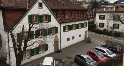 Casa Schilling: 2 Zimmer in St. Gallen, Balkon, zentrale ruhige Lage