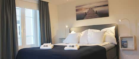 1 bedroom, iron/ironing board, internet, bed sheets