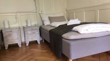 3 Schlafzimmer, BĂŒgeleisen/BĂŒgelbrett, Internetzugang, BettwĂ€sche