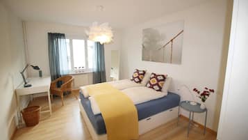 1 Schlafzimmer, BĂŒgeleisen/BĂŒgelbrett, Internetzugang, BettwĂ€sche