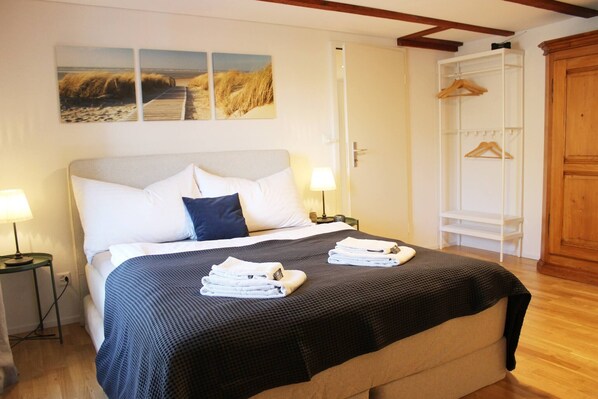 1 chambre, fer et planche à repasser, accès Internet