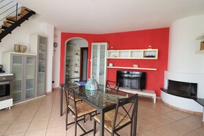 Dining - Elegant Holiday Home for 6–7 Guests in the Heart of Otranto (Otranto)