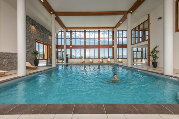 Piscina coperta, una piscina riscaldata