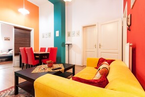 Interior - Vibrant 3 Bedroom Apartment In The Pulsing Heart Of Budapest (Budapest)