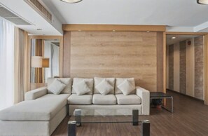 TV - 3A 2 Bedrooms Downtown Serviced Apartment with shared Pool (Krung Thep Maha Nakhon)