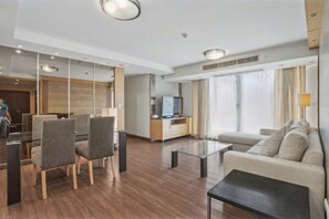 TV - 3A 2 Bedrooms Downtown Serviced Apartment with shared Pool (Krung Thep Maha Nakhon)