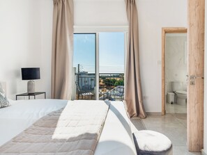 3 bedrooms, iron/ironing board, Internet, bed sheets