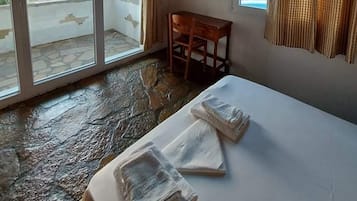 1 chambre, fer et planche Ă  repasser, accĂšs Internet, draps fournis