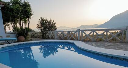 Apartment mit Pool- und Panoramablick
