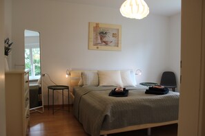 1 chambre, fer et planche à repasser, accès à Internet, literie fournie