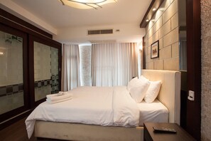 2 bedrooms, iron/ironing board, WiFi, bed sheets - 7C 2 Bedroom Downtown Serviced Apartment with shared Pool (Krung Thep Maha Nakhon)