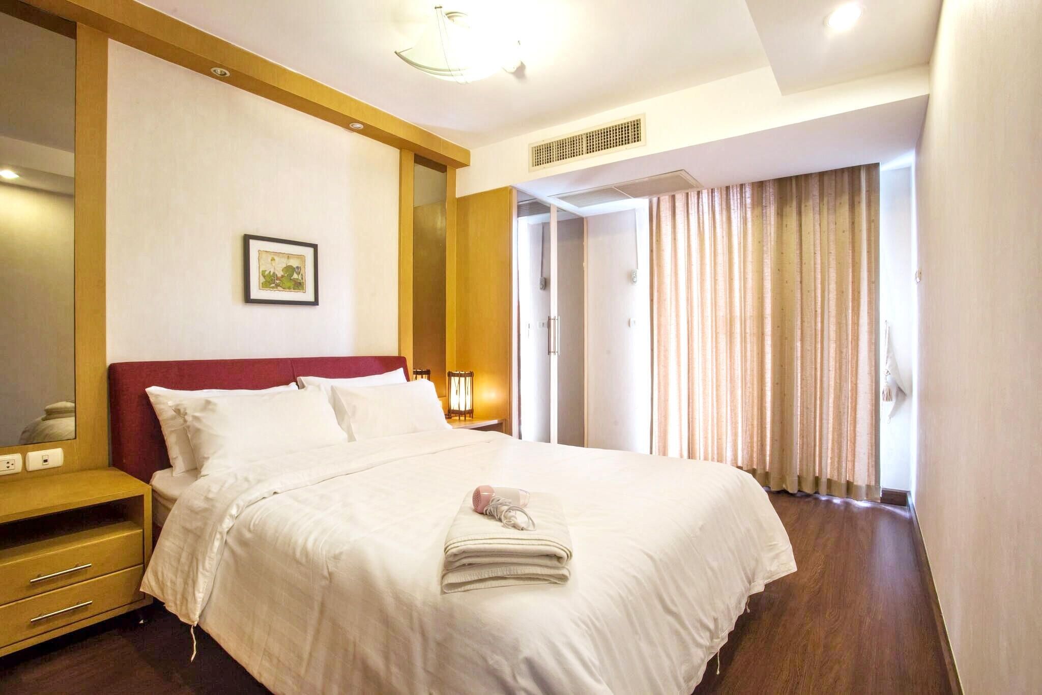 2 bedrooms, iron/ironing board, internet, bed sheets