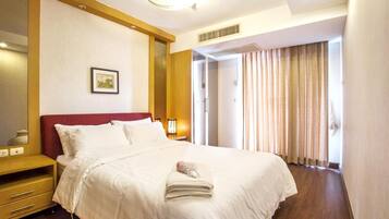 2 bedrooms, iron/ironing board, internet, bed sheets