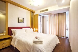 2 bedrooms, iron/ironing board, Internet, bed sheets