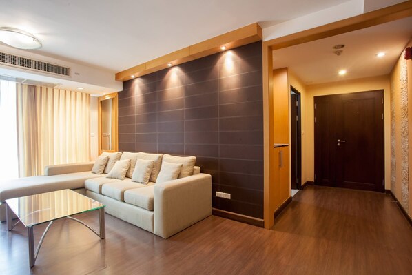 TV - 5A 2 Bedrooms Downtown Serviced Apartment with shared Pool (Krung Thep Maha Nakhon)