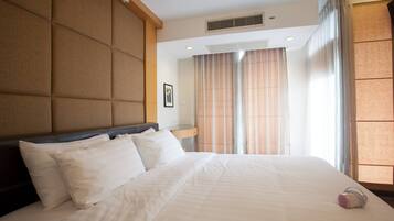 2 bedrooms, iron/ironing board, internet, bed sheets